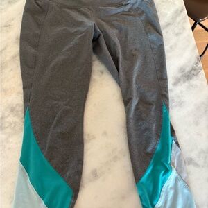 Gray and Teal woman’s tangerine leggings